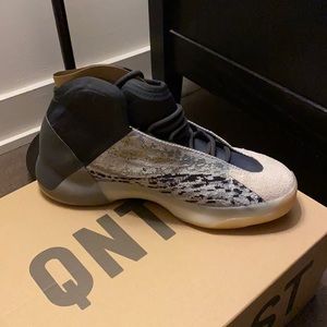 Yeezy quantum basketball sneakers- Seatea